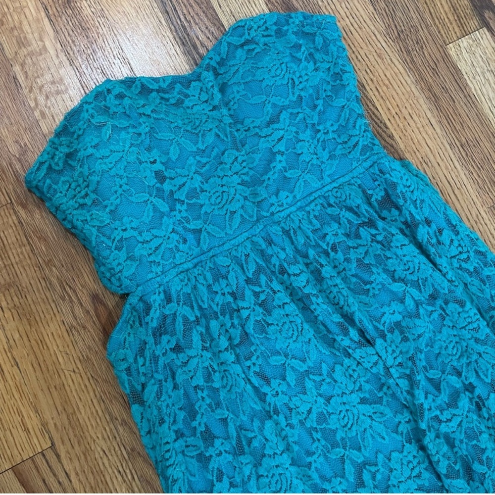 Windsor turquoise sweatheart lace maxi dress medium